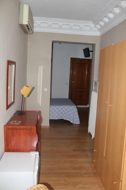 Hostal Trevinca Madrid Dış mekan fotoğraf