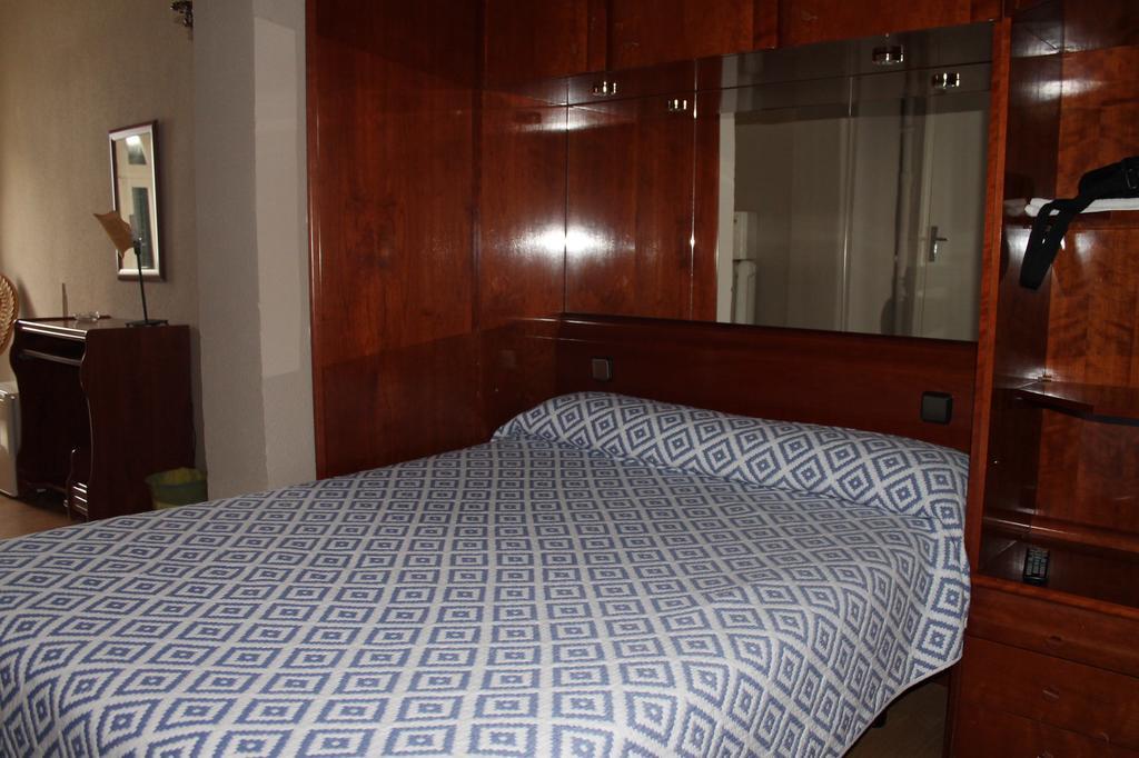 Hostal Trevinca Madrid Dış mekan fotoğraf