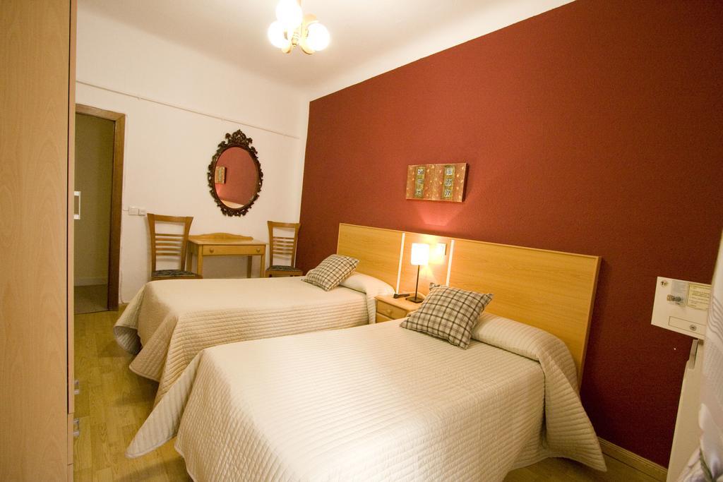 Hostal Trevinca Madrid Dış mekan fotoğraf
