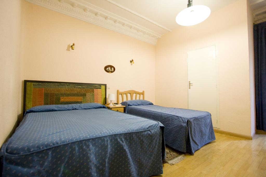 Hostal Trevinca Madrid Dış mekan fotoğraf