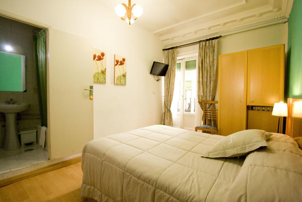 Hostal Trevinca Madrid Dış mekan fotoğraf
