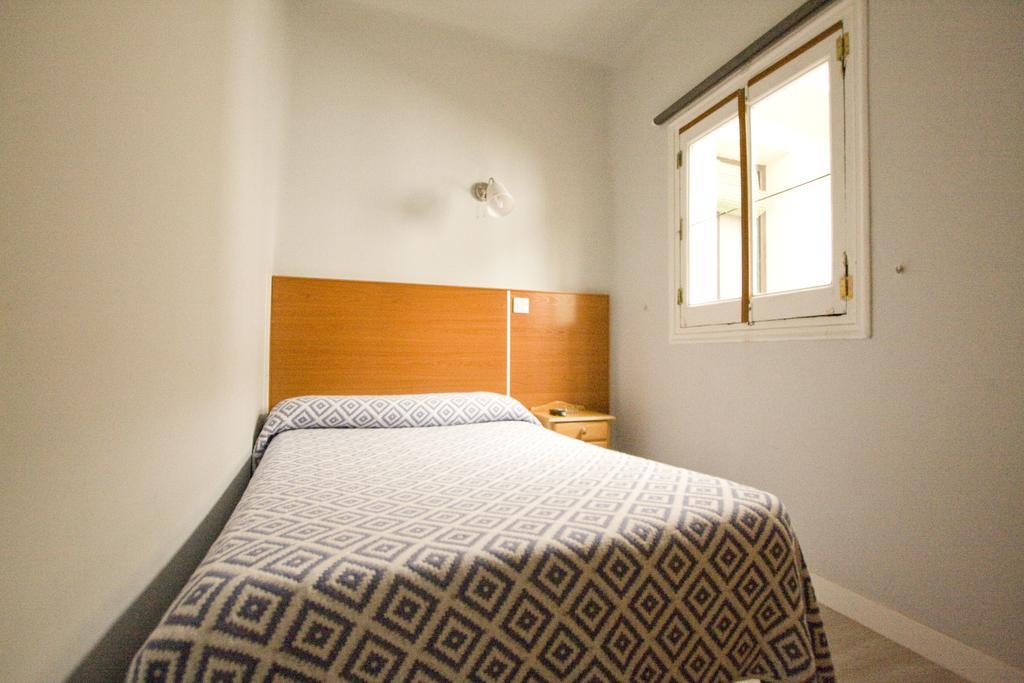 Hostal Trevinca Madrid Dış mekan fotoğraf