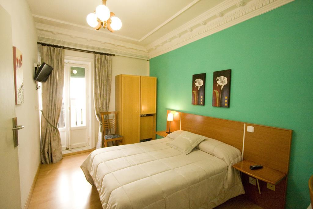 Hostal Trevinca Madrid Dış mekan fotoğraf