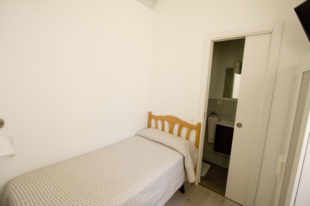 Hostal Trevinca Madrid Dış mekan fotoğraf