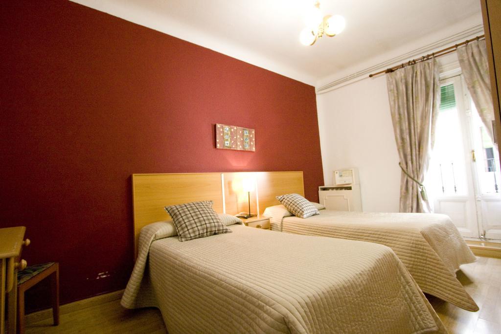 Hostal Trevinca Madrid Dış mekan fotoğraf