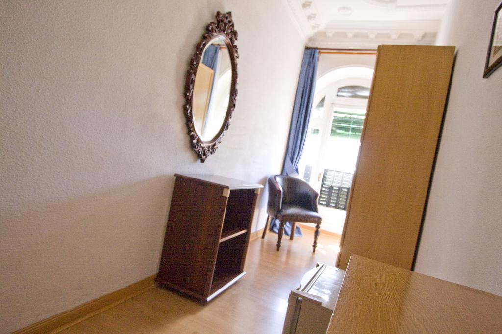 Hostal Trevinca Madrid Dış mekan fotoğraf