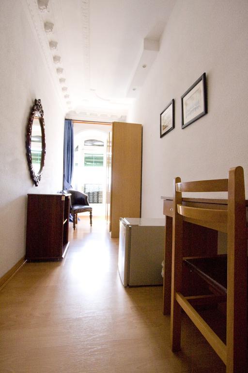 Hostal Trevinca Madrid Dış mekan fotoğraf