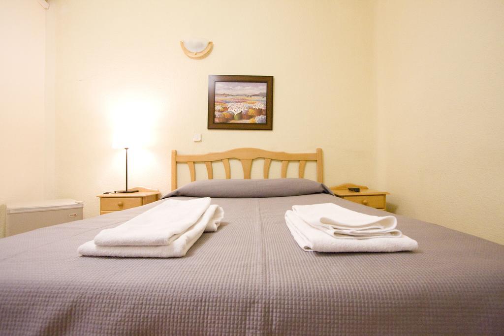 Hostal Trevinca Madrid Dış mekan fotoğraf