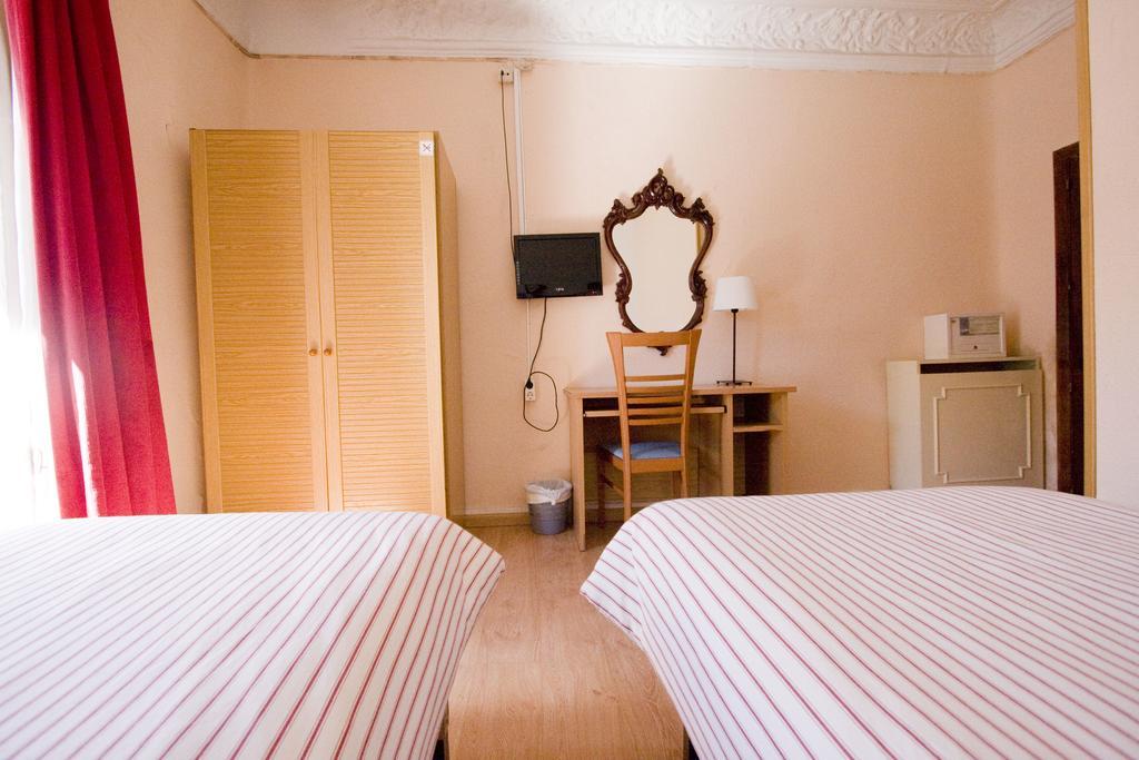 Hostal Trevinca Madrid Dış mekan fotoğraf