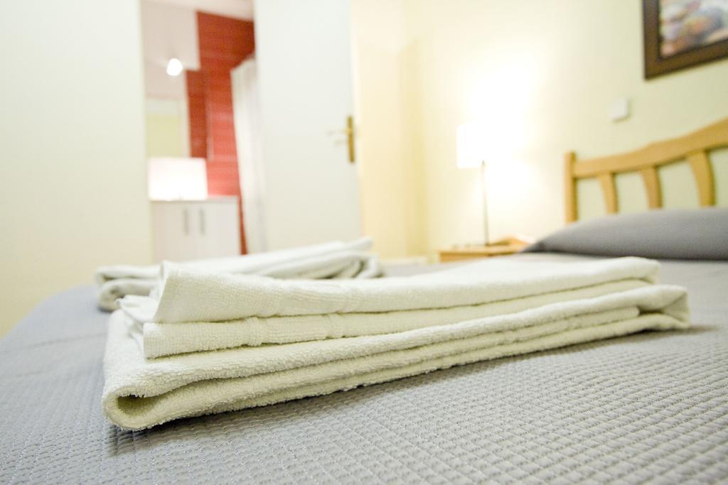 Hostal Trevinca Madrid Dış mekan fotoğraf