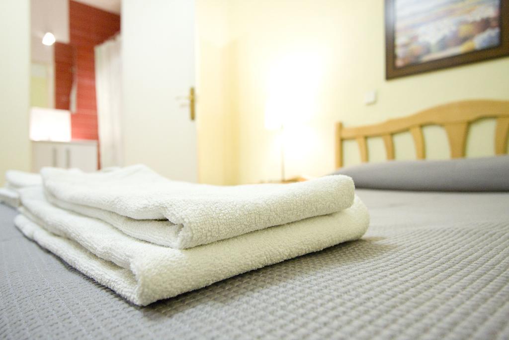 Hostal Trevinca Madrid Dış mekan fotoğraf