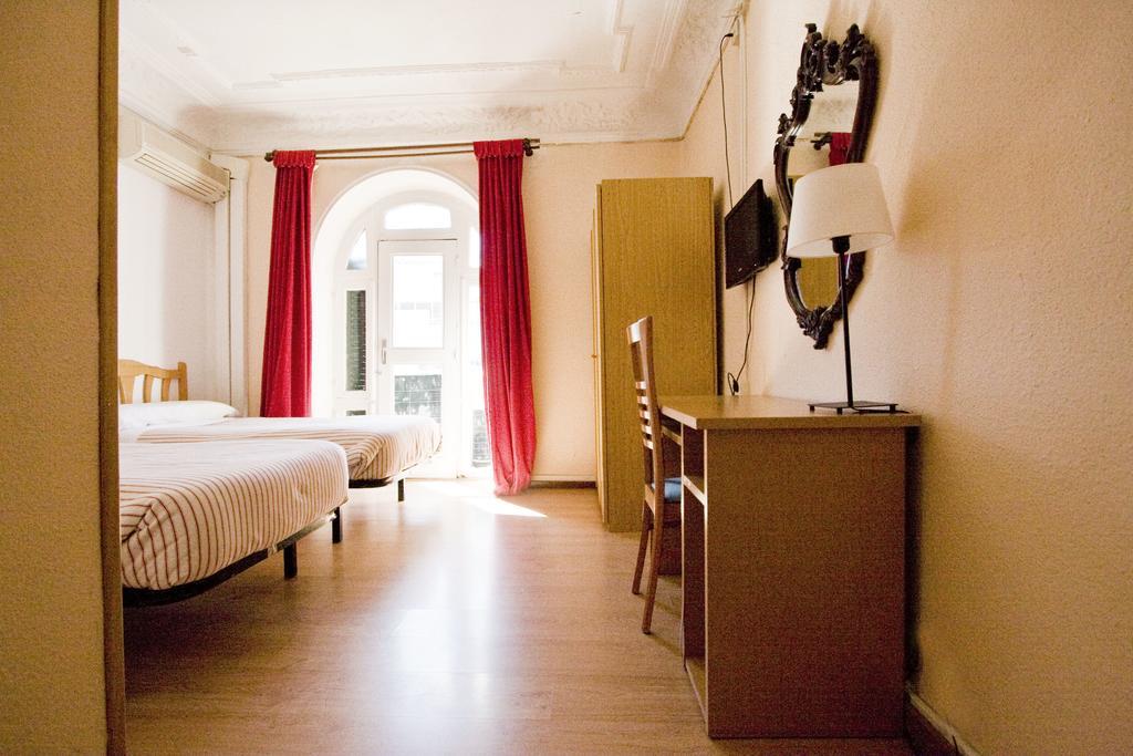 Hostal Trevinca Madrid Dış mekan fotoğraf