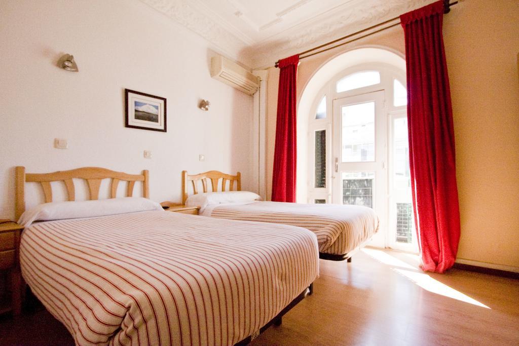 Hostal Trevinca Madrid Dış mekan fotoğraf