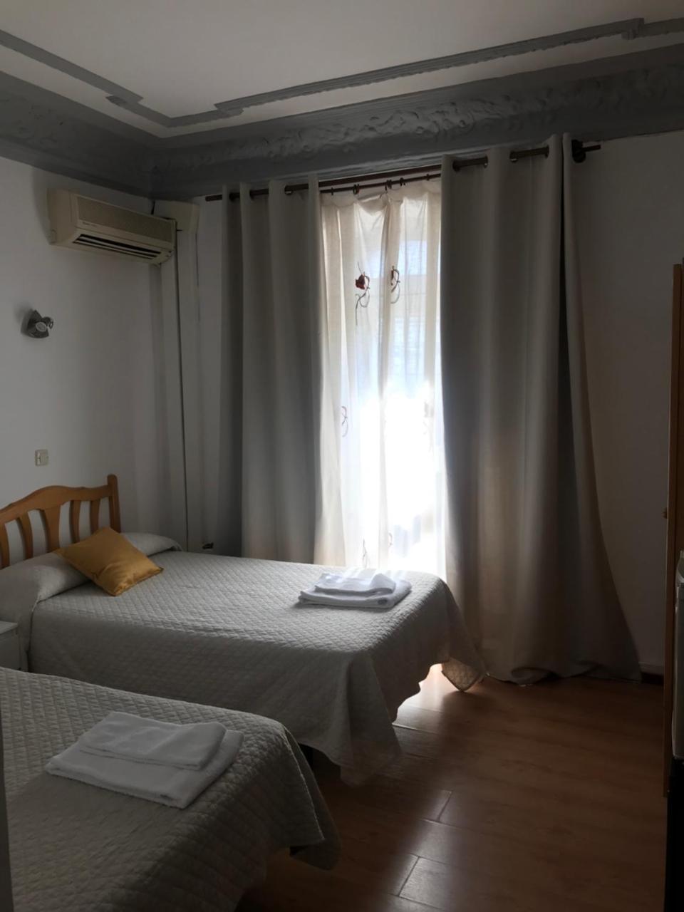 Hostal Trevinca Madrid Dış mekan fotoğraf