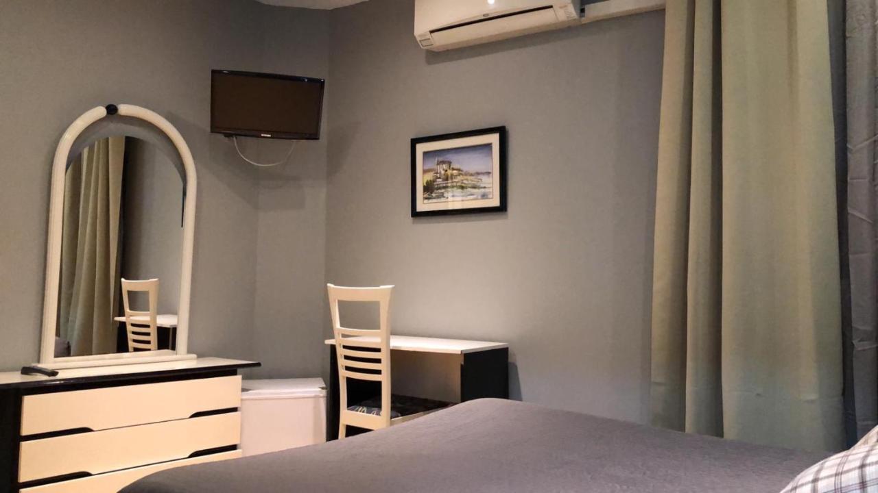 Hostal Trevinca Madrid Dış mekan fotoğraf