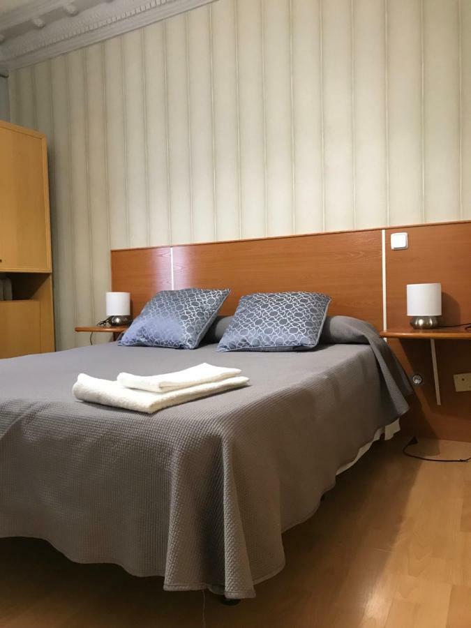 Hostal Trevinca Madrid Dış mekan fotoğraf