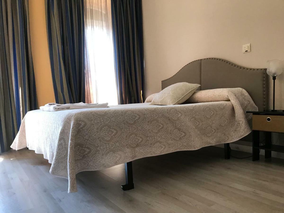 Hostal Trevinca Madrid Dış mekan fotoğraf