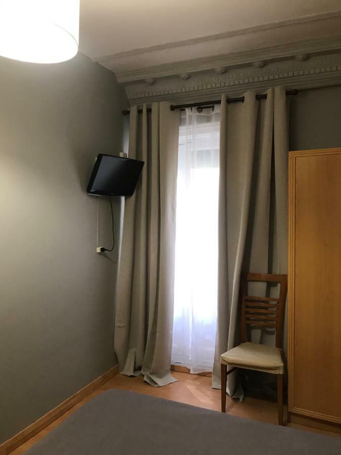 Hostal Trevinca Madrid Dış mekan fotoğraf