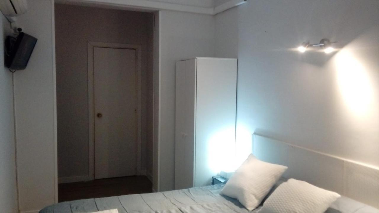 Hostal Trevinca Madrid Dış mekan fotoğraf